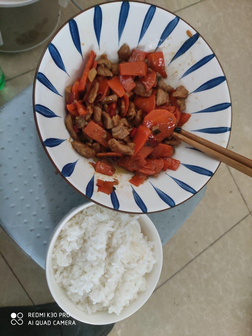 超好吃的胡萝卜片炒肉