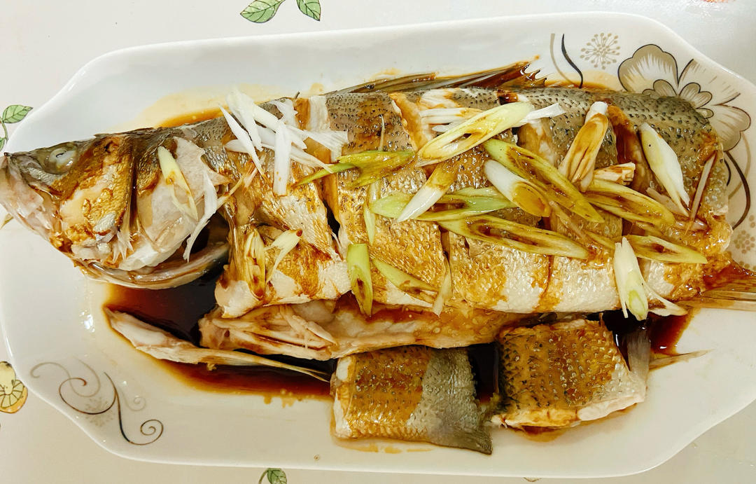清蒸鱼家常做法（没有蒸鱼豉油版本）的做法