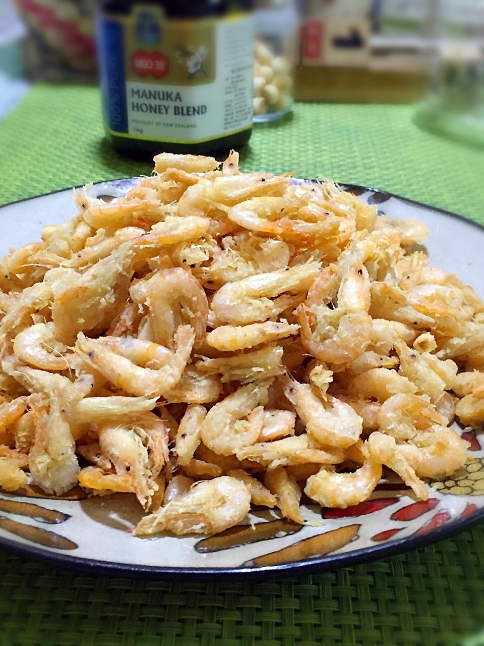 香酥小虾 糖果果carrie做的香酥小虾 赞 盐,小白虾,普通面粉,喜欢香味