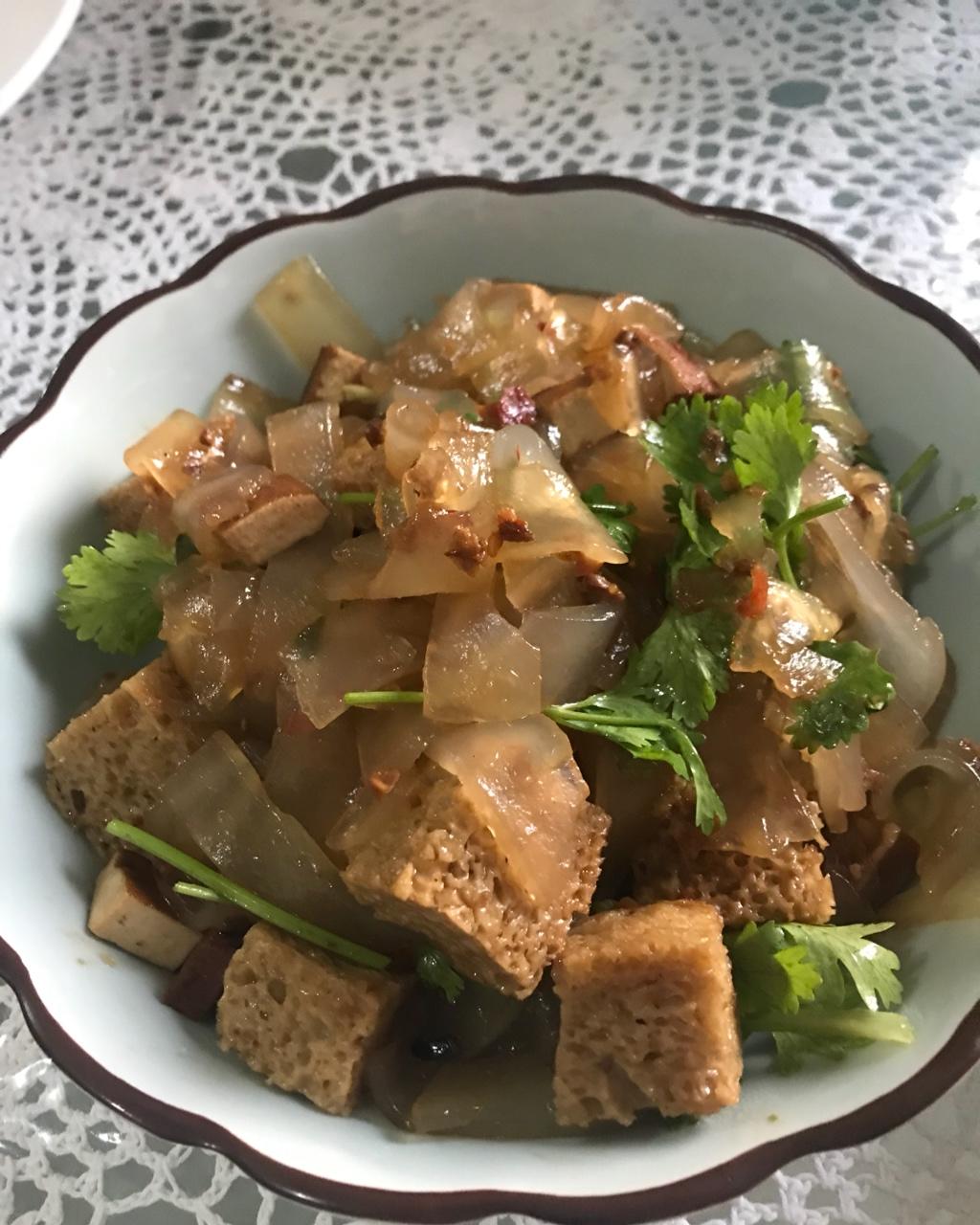 酸辣粉皮烧面筋和香干