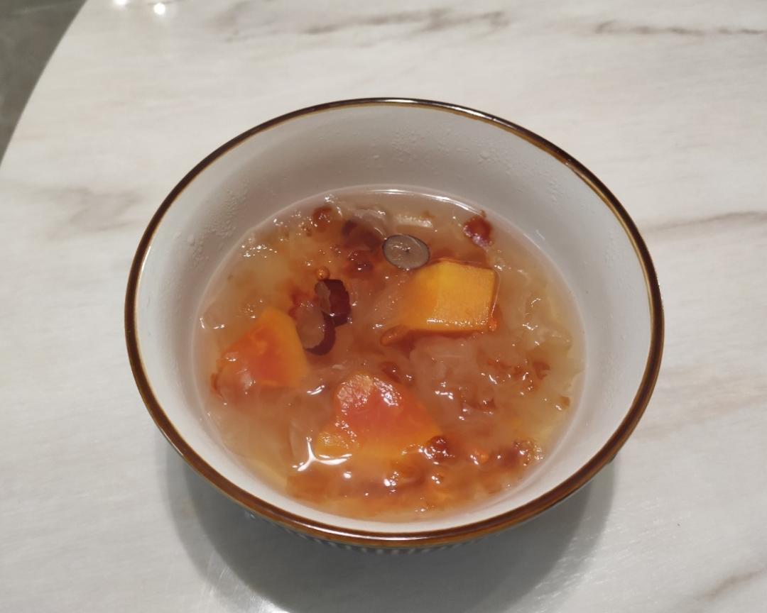 桃胶木瓜银耳糖水的做法