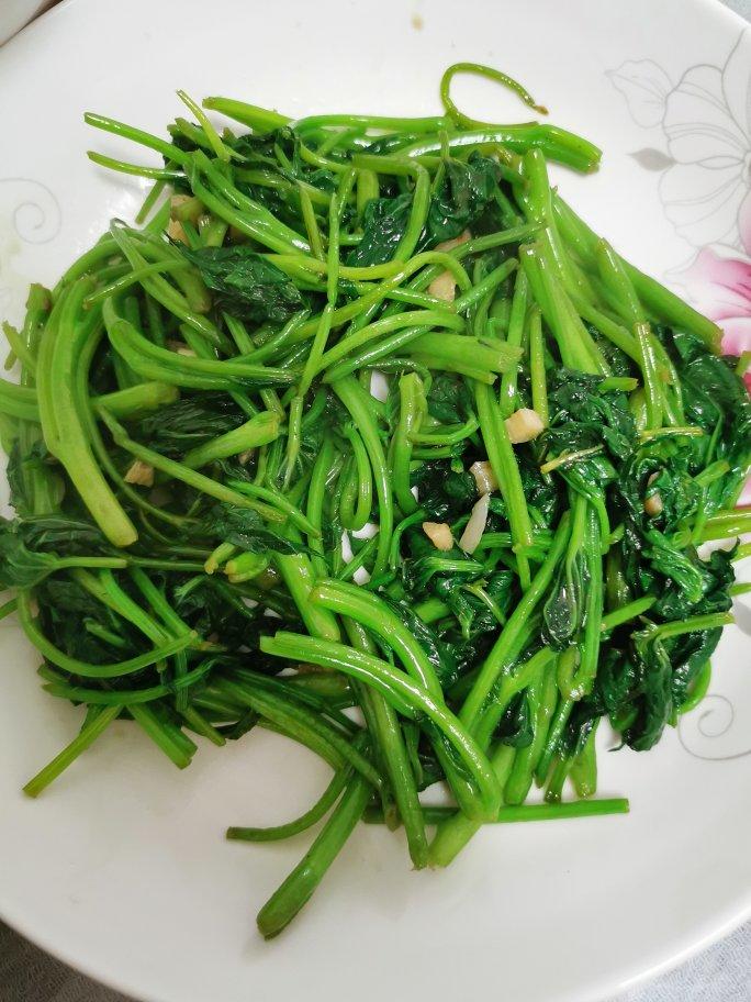 芥末华夫饼做的清炒红薯藤