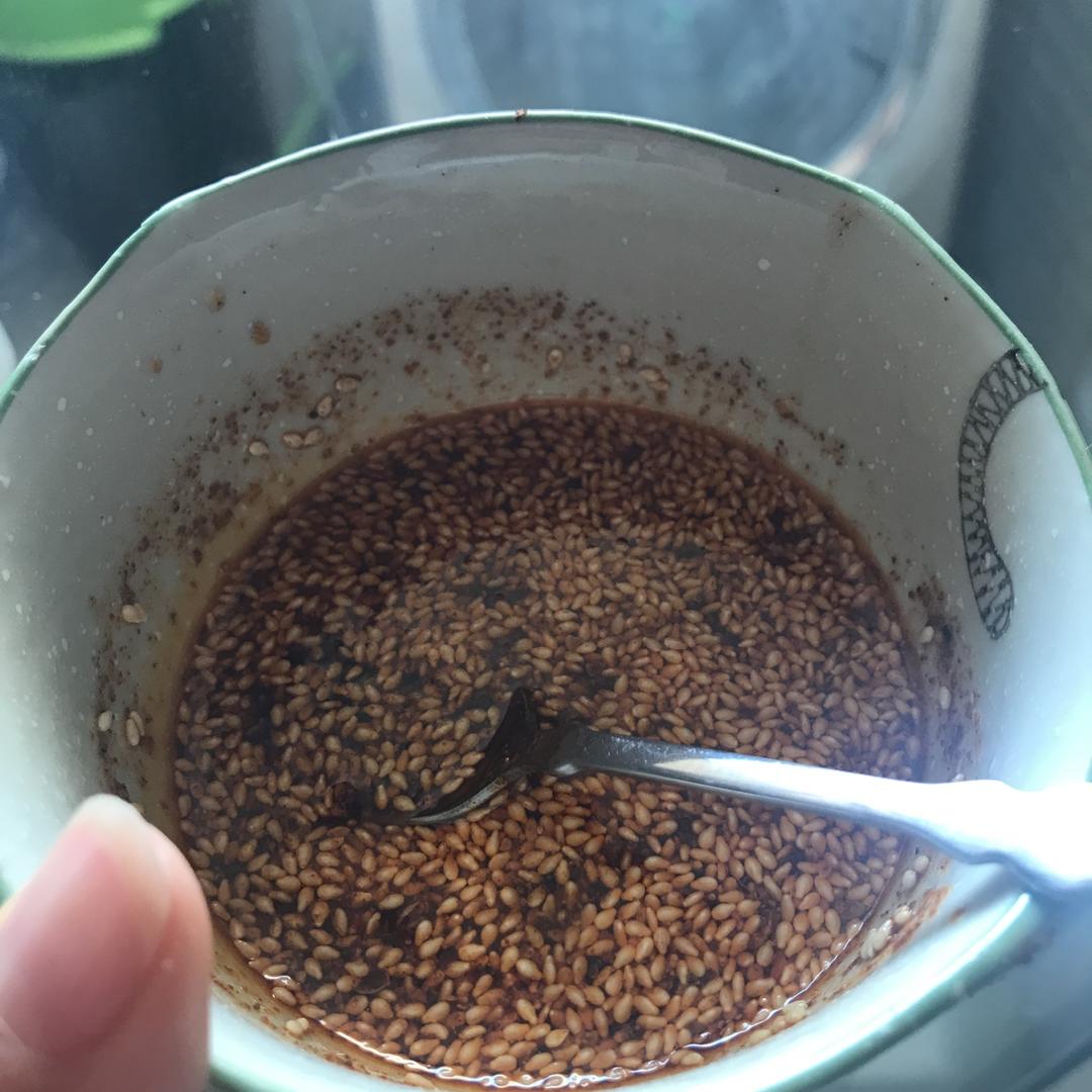 熬一碗无油烟红油，来一盘川香凉拌鸡丝