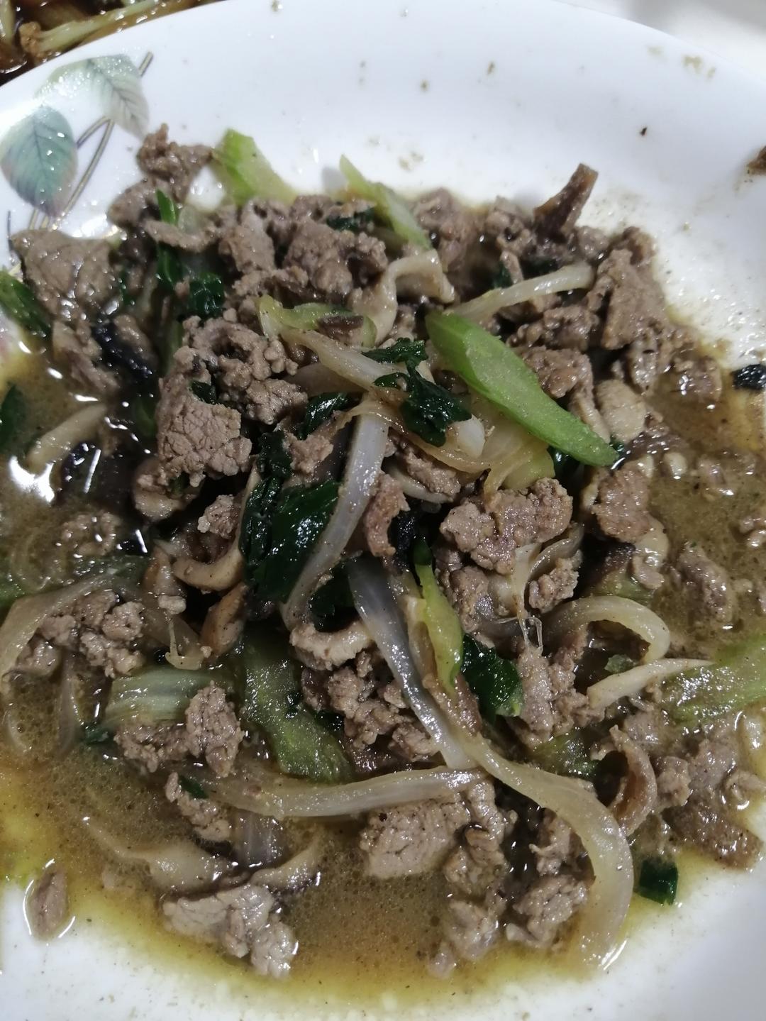 小炒牛肉（肉嫩味香）