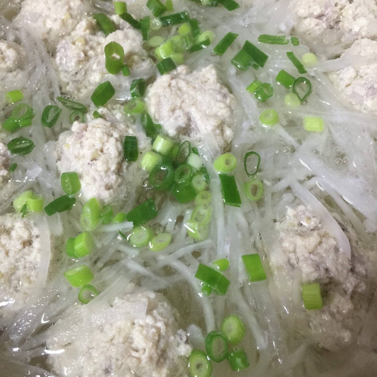 【10分钟系列】白萝卜豆腐圆子汤