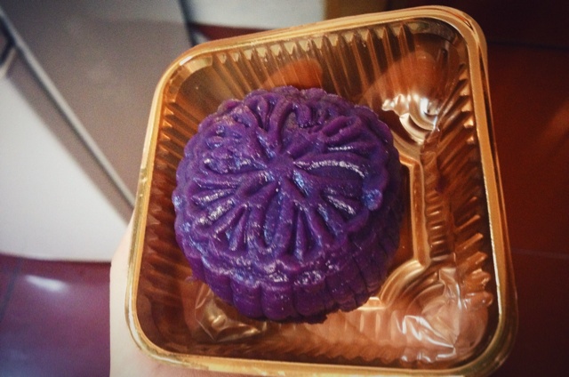 紫薯桂花山药冰皮月饼