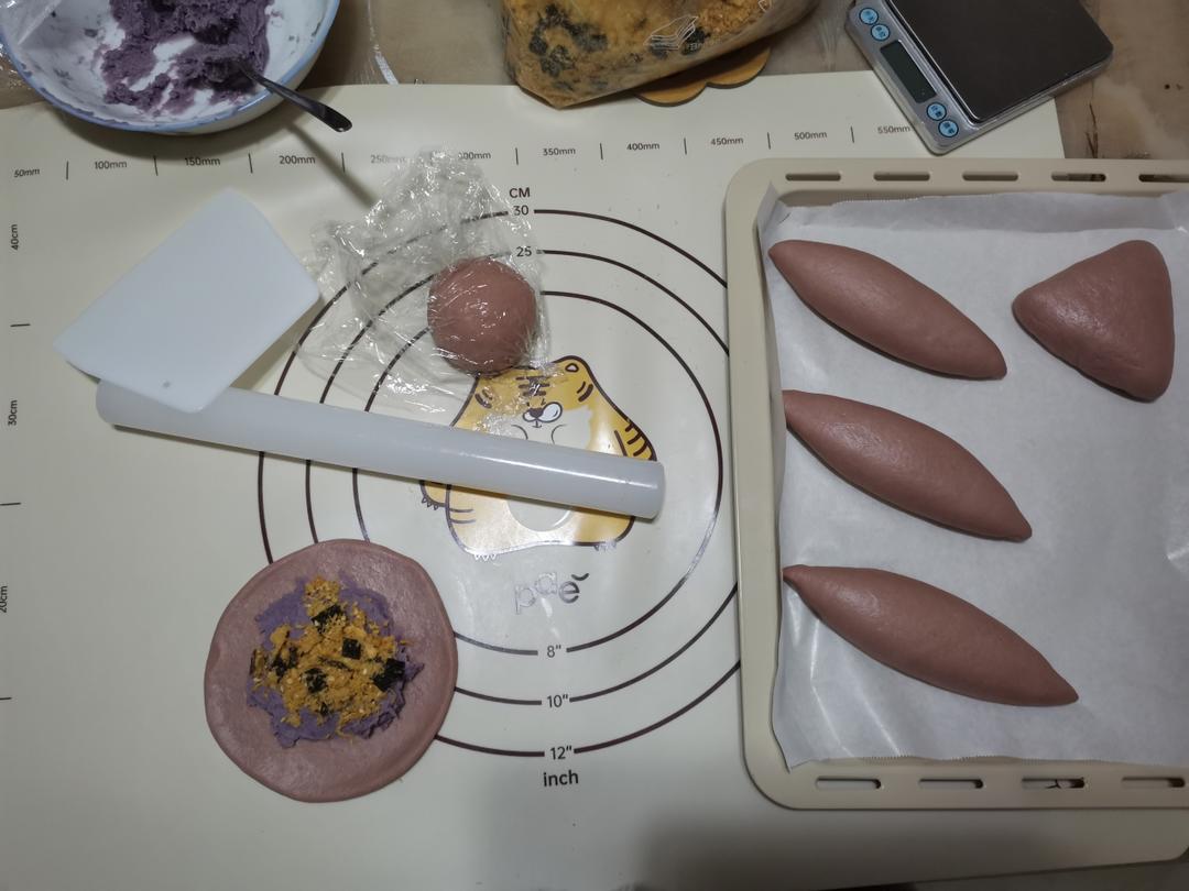 无敌好吃的：芋泥肉松面包！