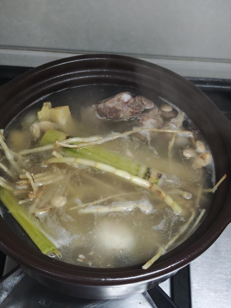 初夏祛湿｜猪骨甘蔗马蹄茅根汤