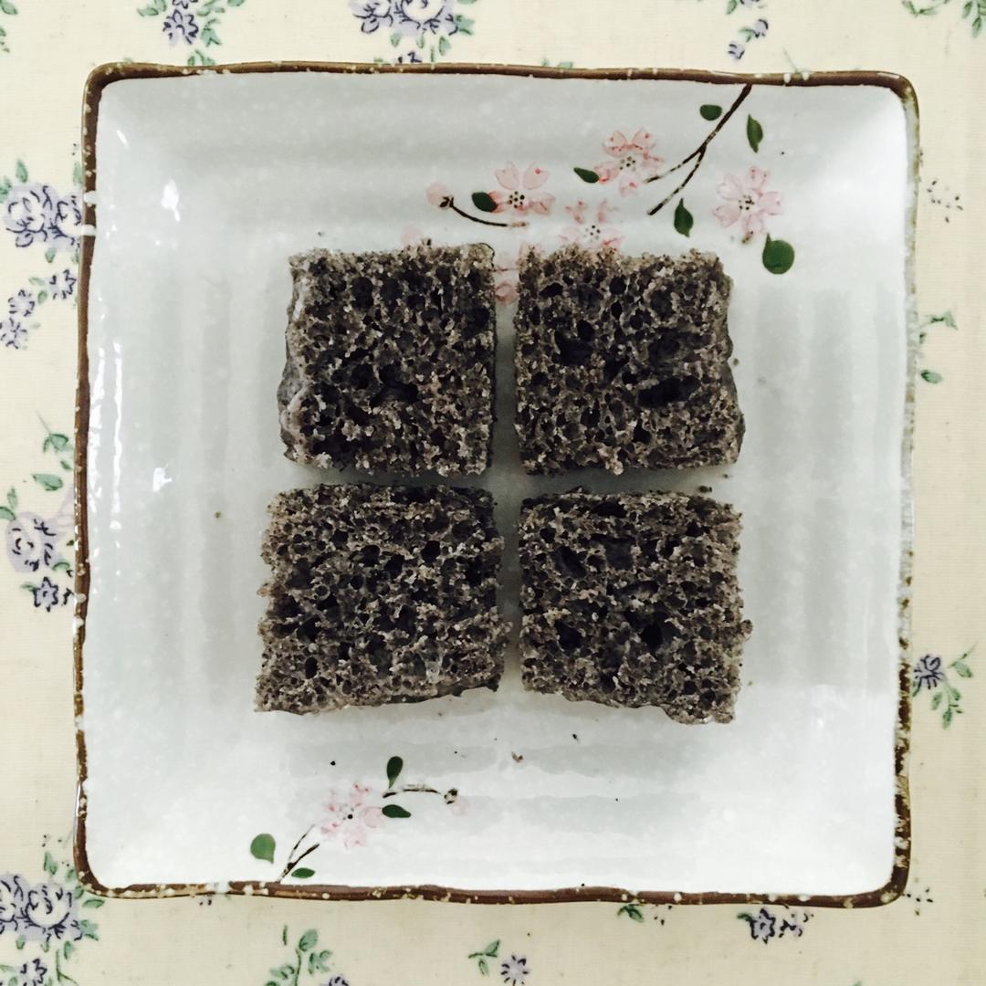 极简黑芝麻发糕