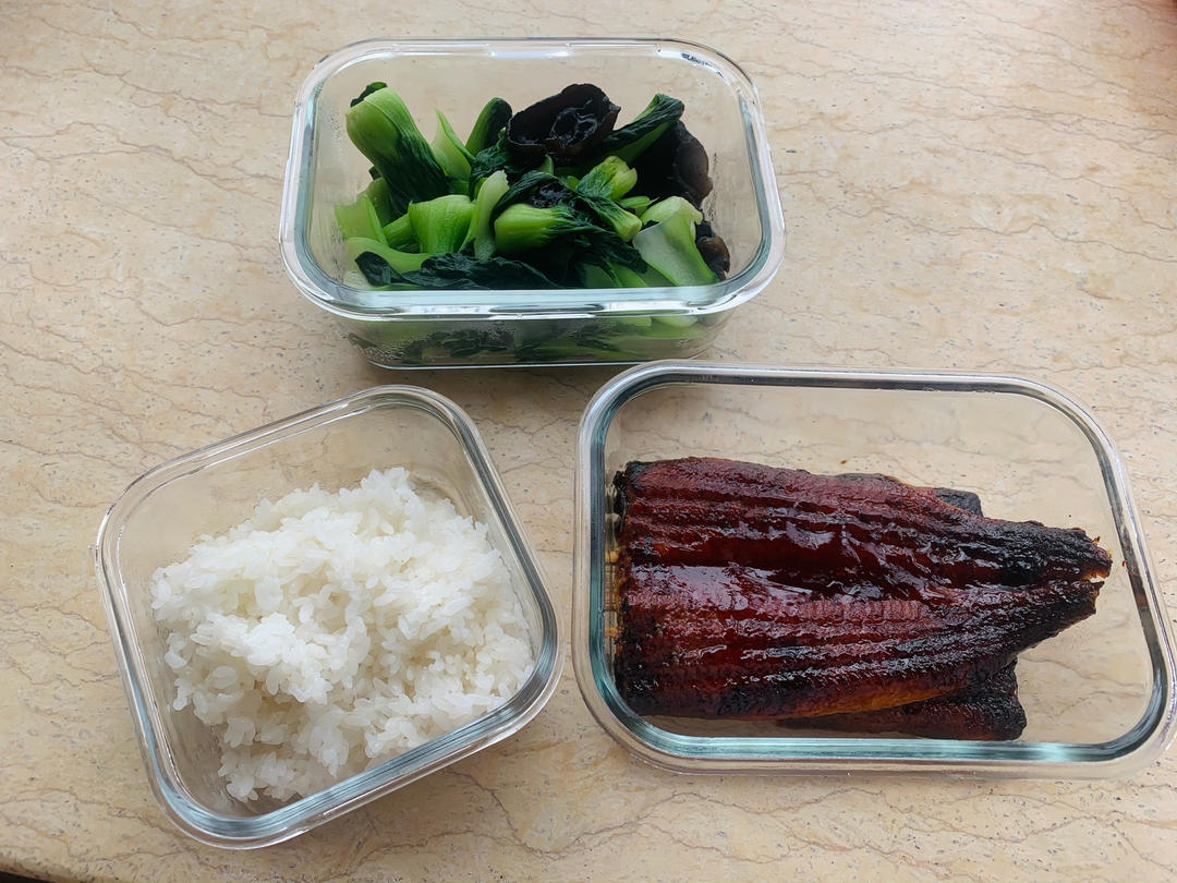 把真空包装烤鳗鱼吃成高级鳗鱼饭