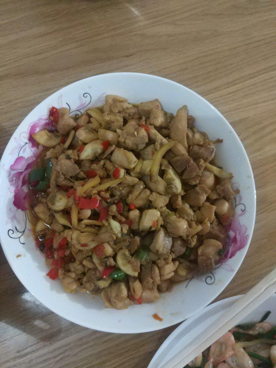 剁椒口蘑鸡丁