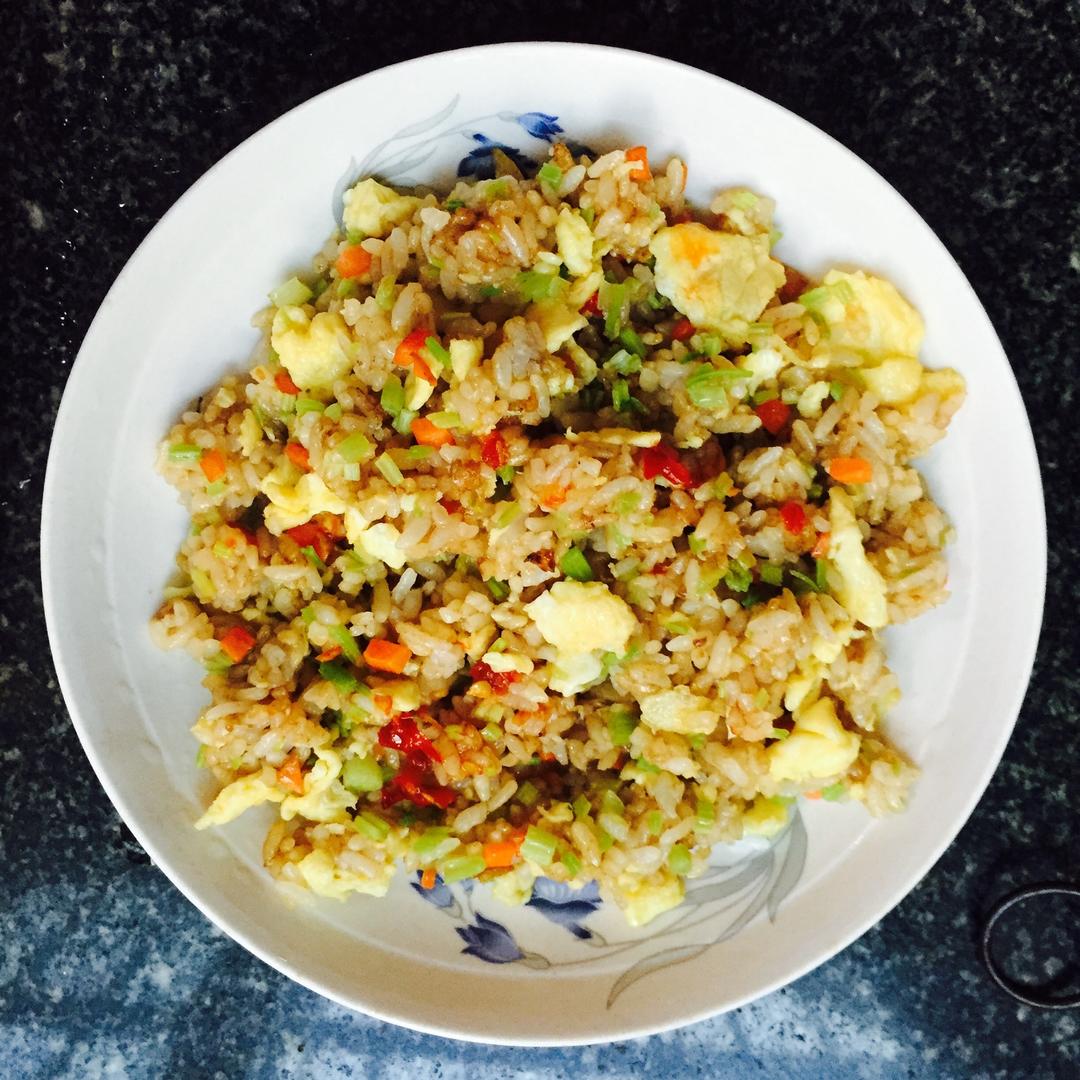 芹菜炒饭的做法
