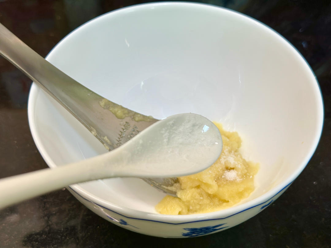 【萬(wàn)能蒜泥汁】蘸餃子拌菜涼面！百搭蘸料配方??的做法 步驟4