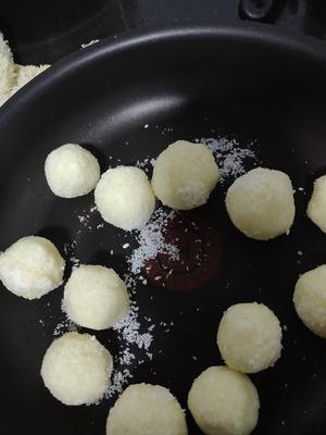 蛋白椰丝球（消耗做冰淇淋多出来蛋白）的做法 步骤4