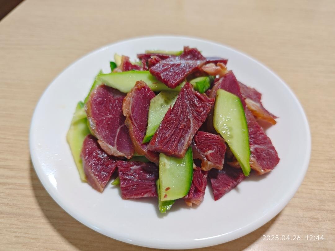 酱牛肉拌黄瓜｜夏日最爱