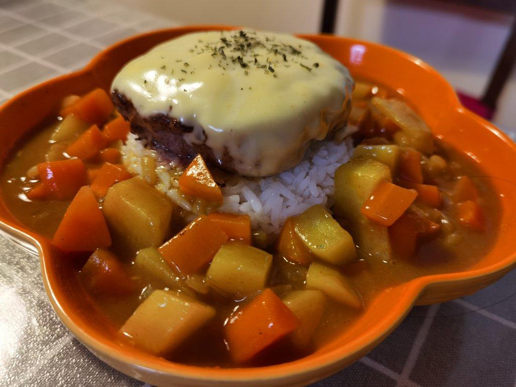 芝士汉堡肉咖喱饭