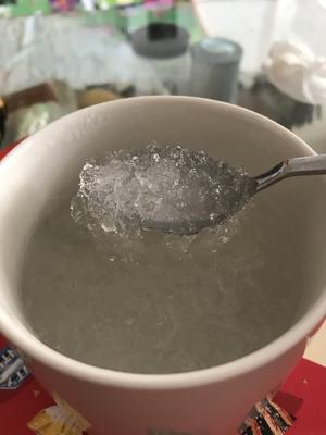 冰糖炖雪燕的做法 步骤2