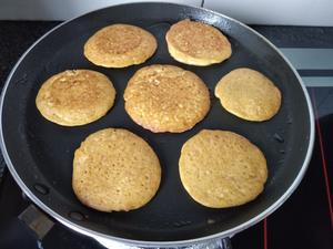 [快手早餐]超浓版豆浆（附送豆渣鸡蛋饼和黄豆粉的做法）的做法 步骤11
