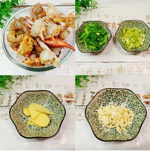 最好吃的螃蟹做法，中秋节必吃的一道菜的做法 步骤1
