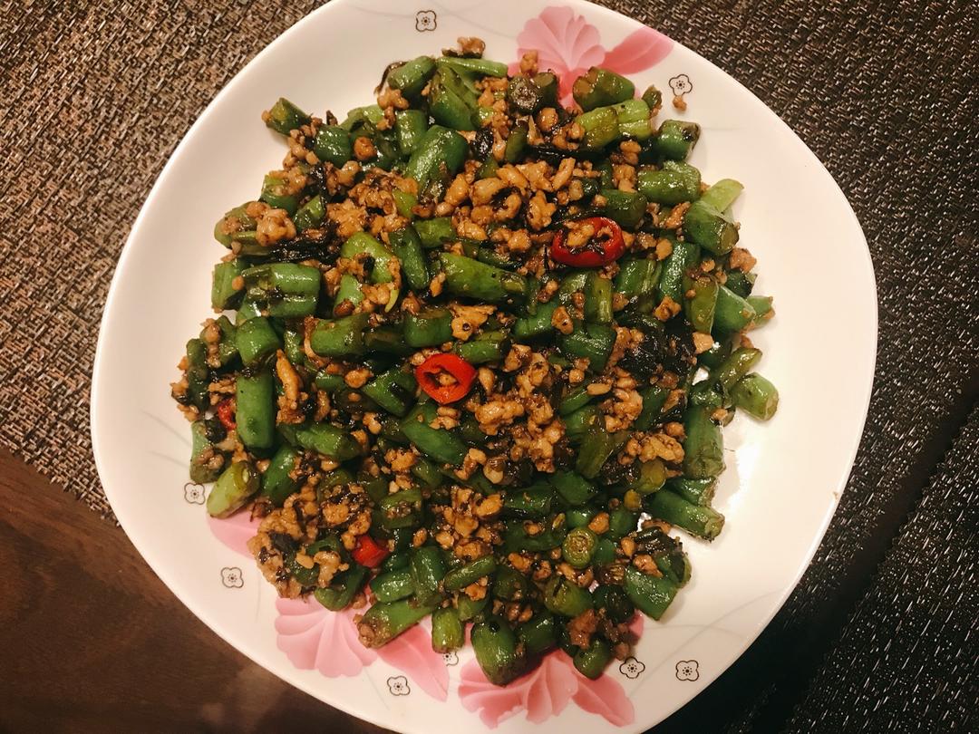 【橄榄菜四季豆拌面】