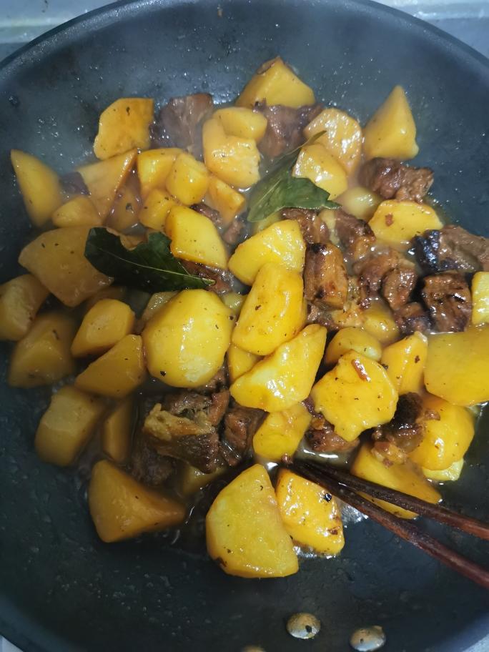 土豆牛腩的做法