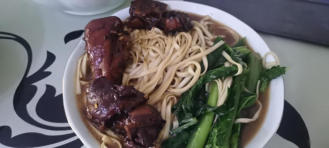 美味的家常菜：红烧猪蹄