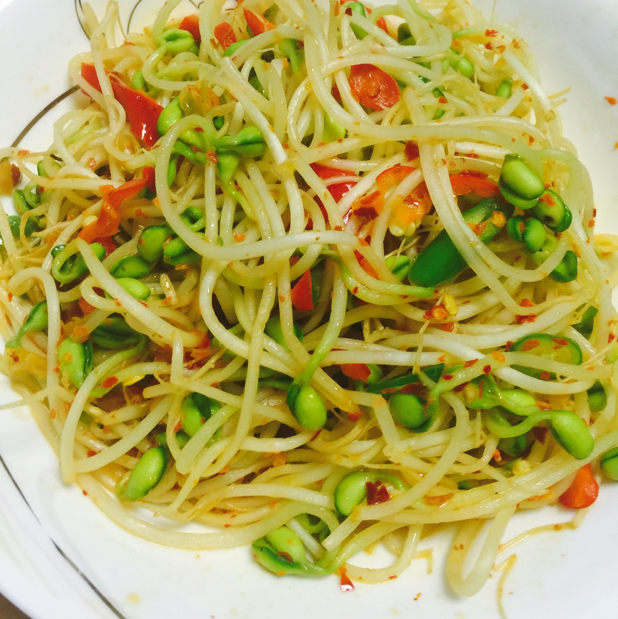 爆炸糖做的凉拌黄豆芽