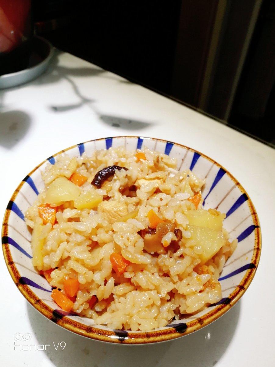 【香菇鸡肉焖饭】