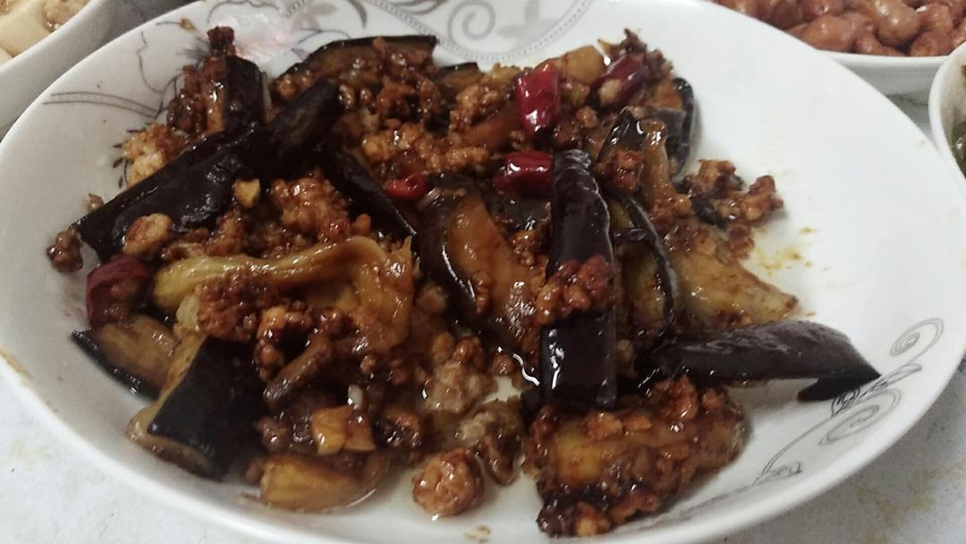 酱香肉末烧茄子