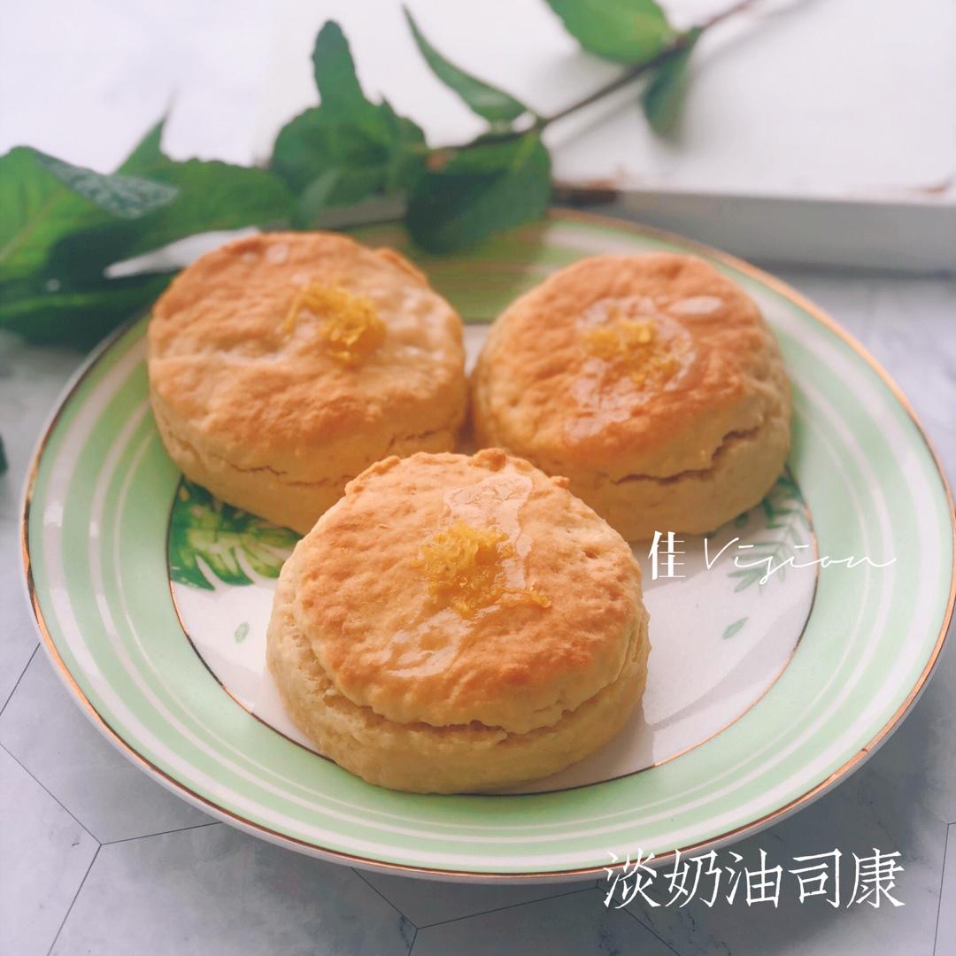 湿润蓬松口感的淡奶油司康