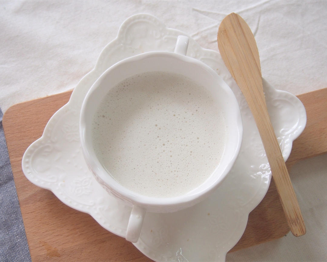 仿佛能看到荷花的莲香奶露的做法