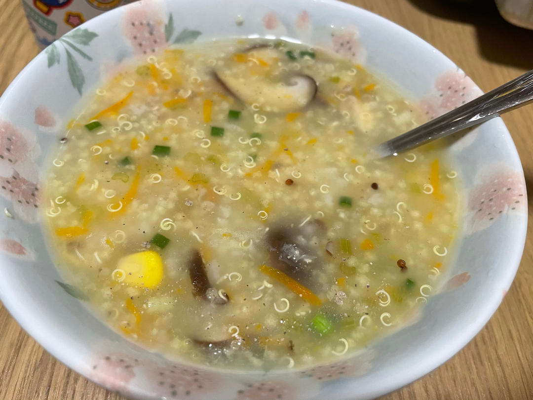 香菇虾仁蔬菜藜麦粥