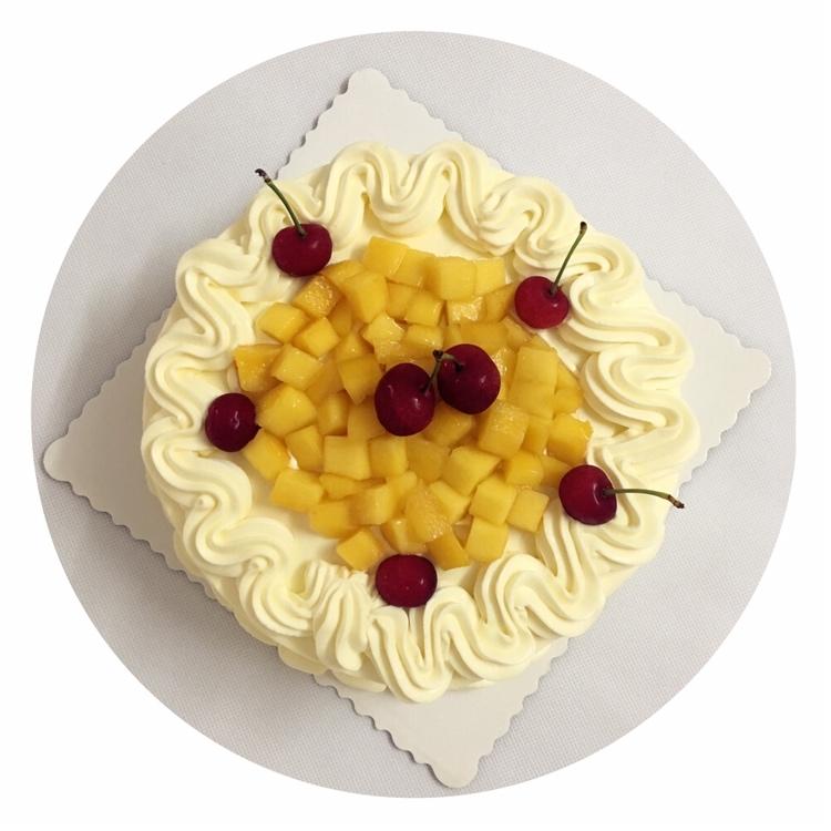 晴殷哥哥做的奶油水果装饰蛋糕