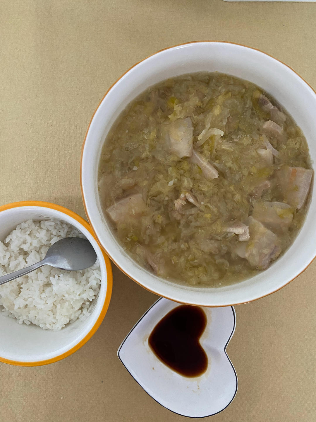 五花肉炖酸菜【最爱妈妈菜】