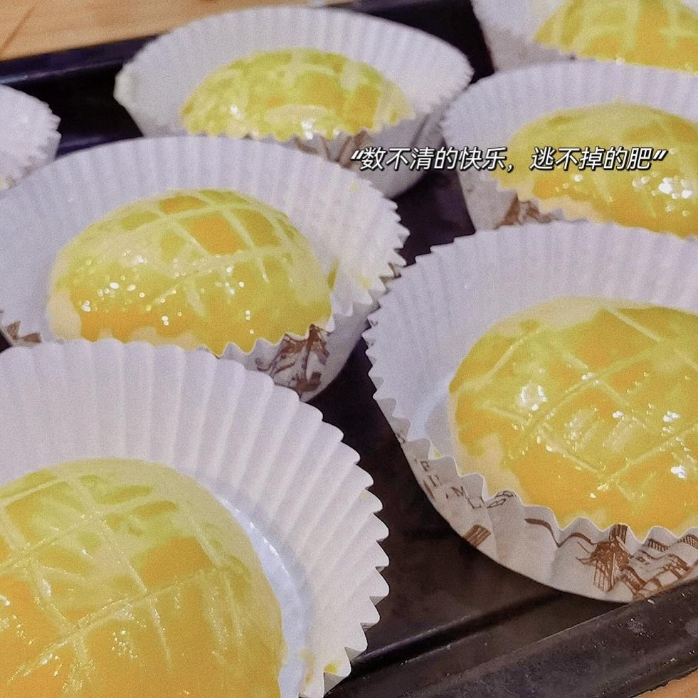 好吃到炸裂的港式菠萝包（附带制作酥皮的小视频）