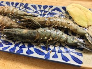 #秋季保胃战#——快手海盐焗大虾的做法 步骤3