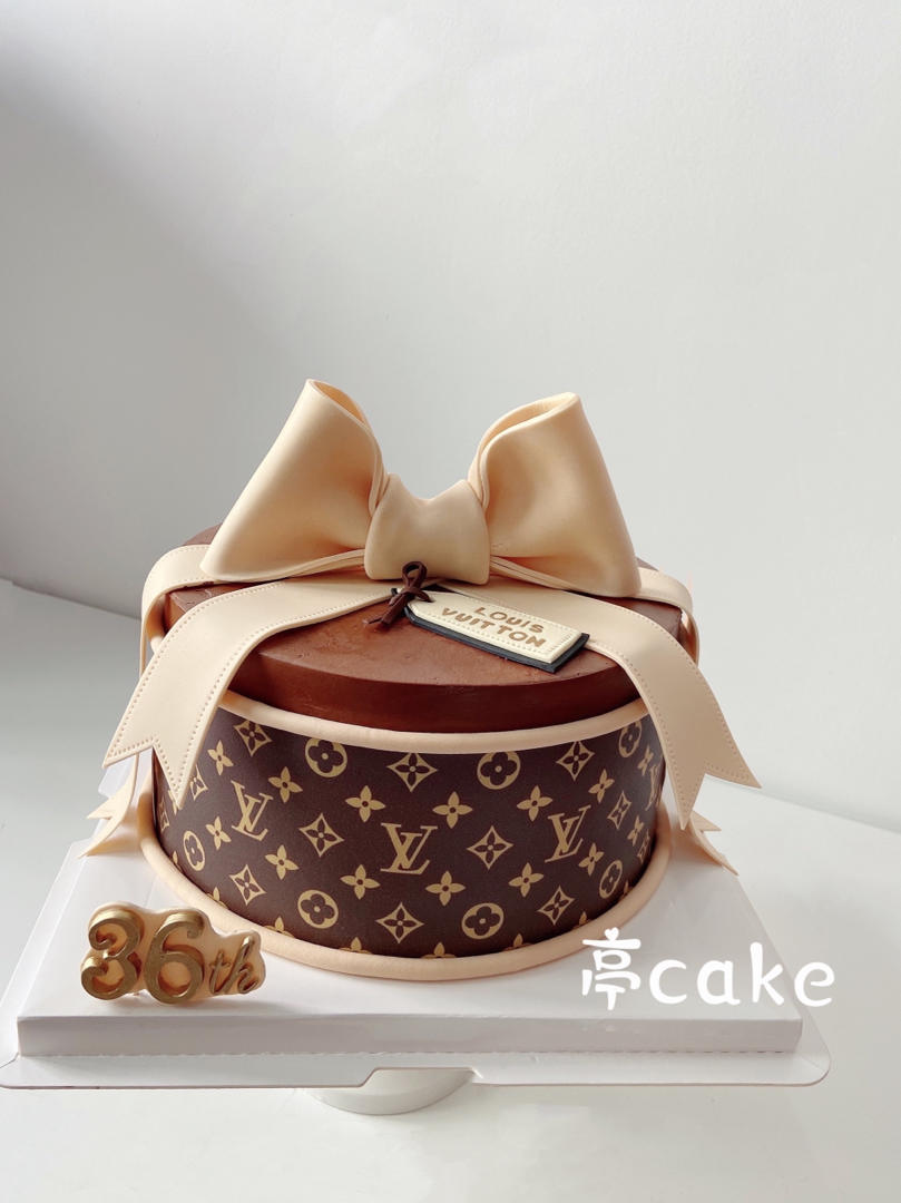 翻糖蝴蝶结淡奶油蛋糕