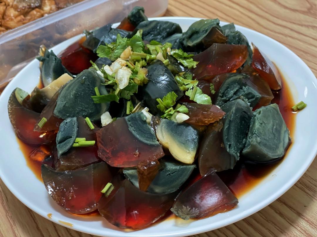 一看就会的‼️凉拌松花蛋黄瓜㊙️好简单