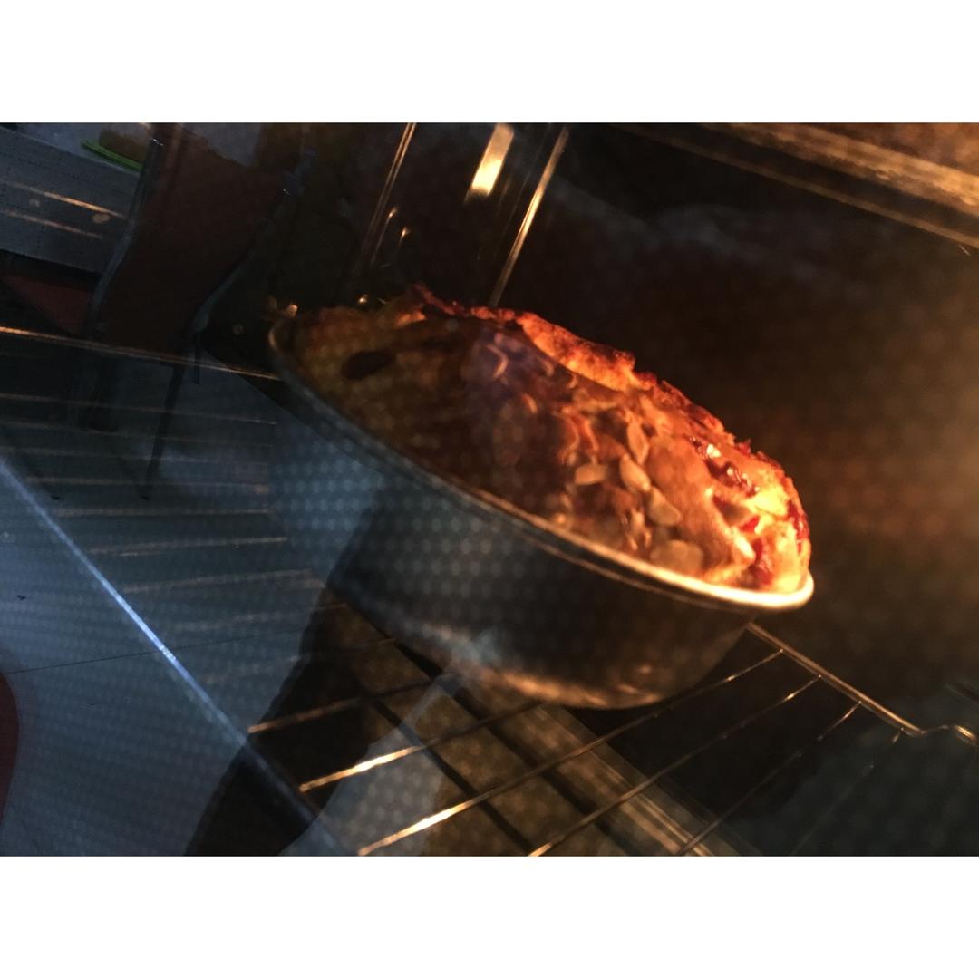 （制作时长5分钟左右）简单粗暴的做一只戚风｜视频及gif