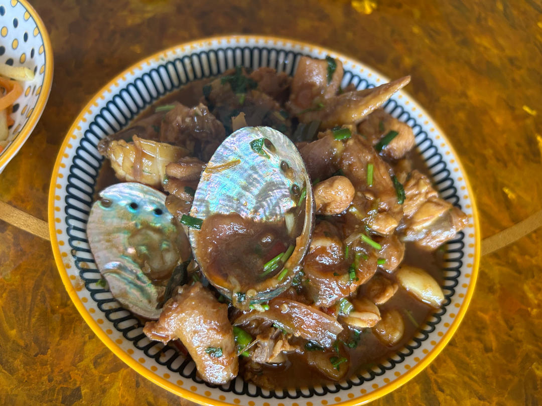鲍鱼焖鸡煲