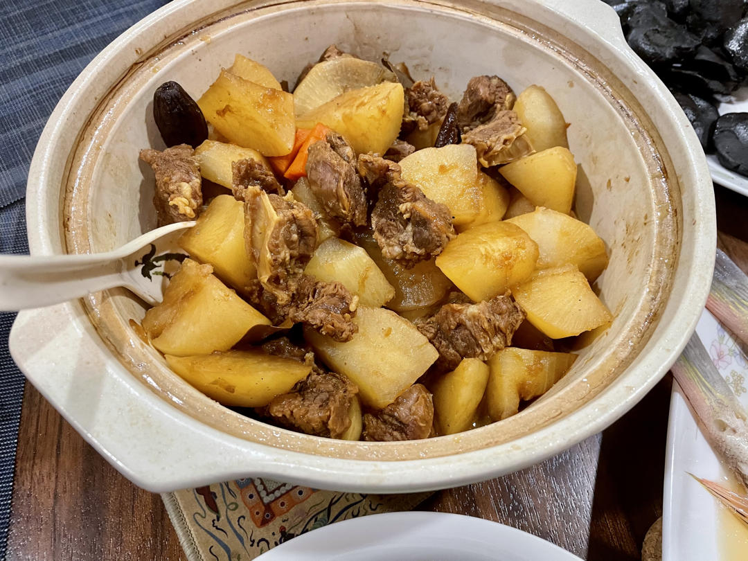 柱侯酱焖萝卜牛腩