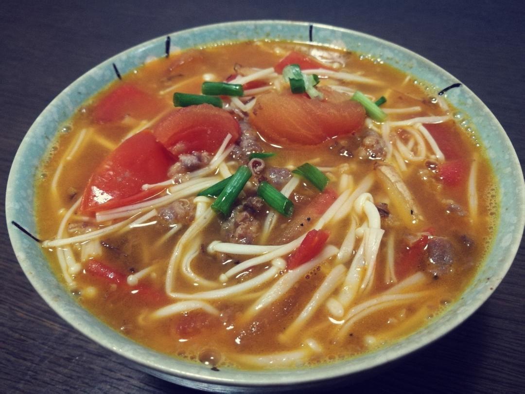 金针菇肥牛番茄锅