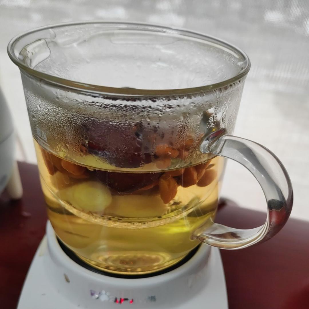 补气血的西洋参陈皮枸杞黄芪红枣茶