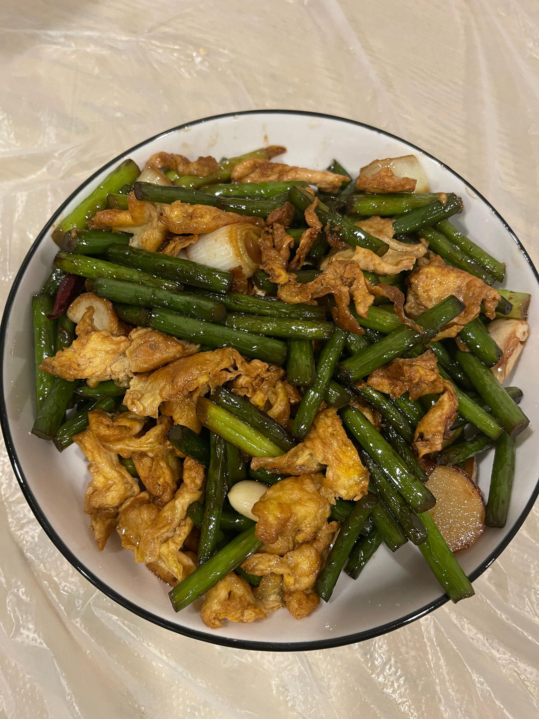 厨师长教你：“蒜苔炒五花肉”的做法，家常味十足，简单又下饭