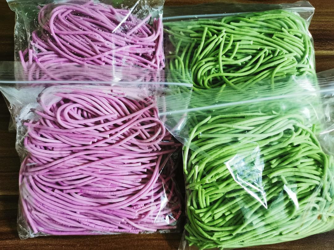 自制面条(火龙果面/菠菜压面/玉米粉压面)