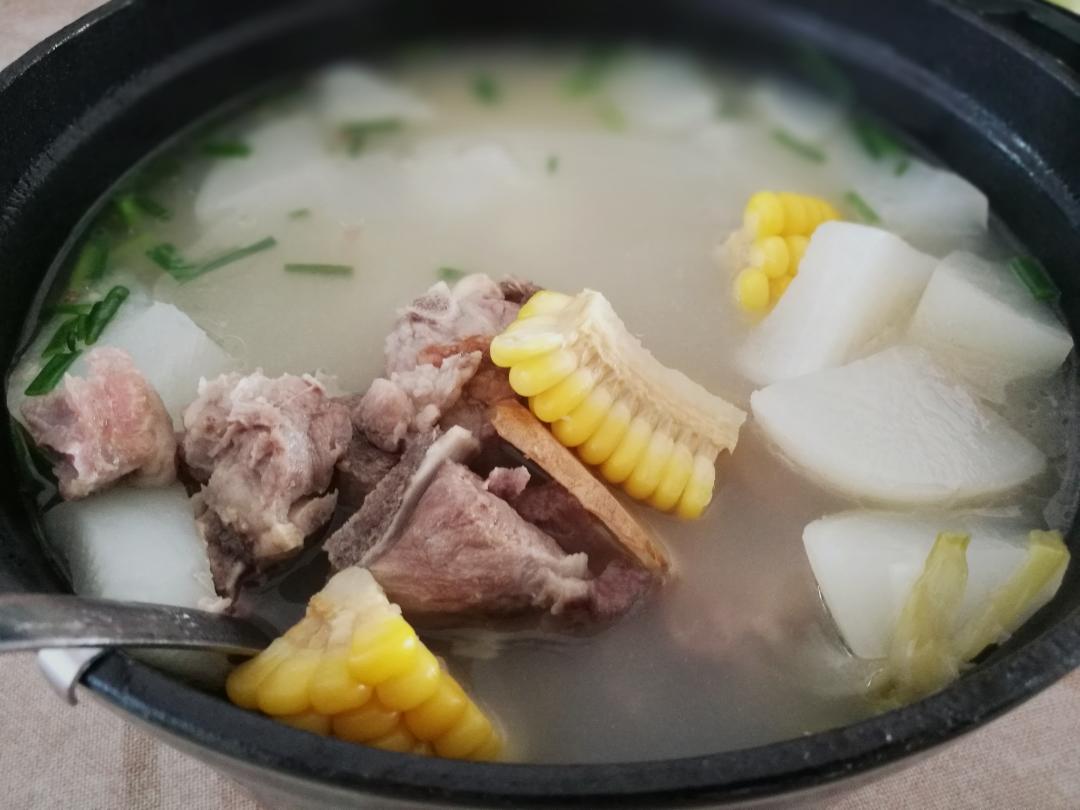 玉米萝卜排骨汤