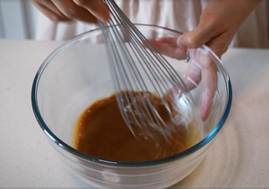 生椰拿铁奶油切块蛋糕的做法 步骤1