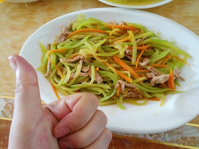 三丝菜：莴笋胡萝卜肉丝的做法