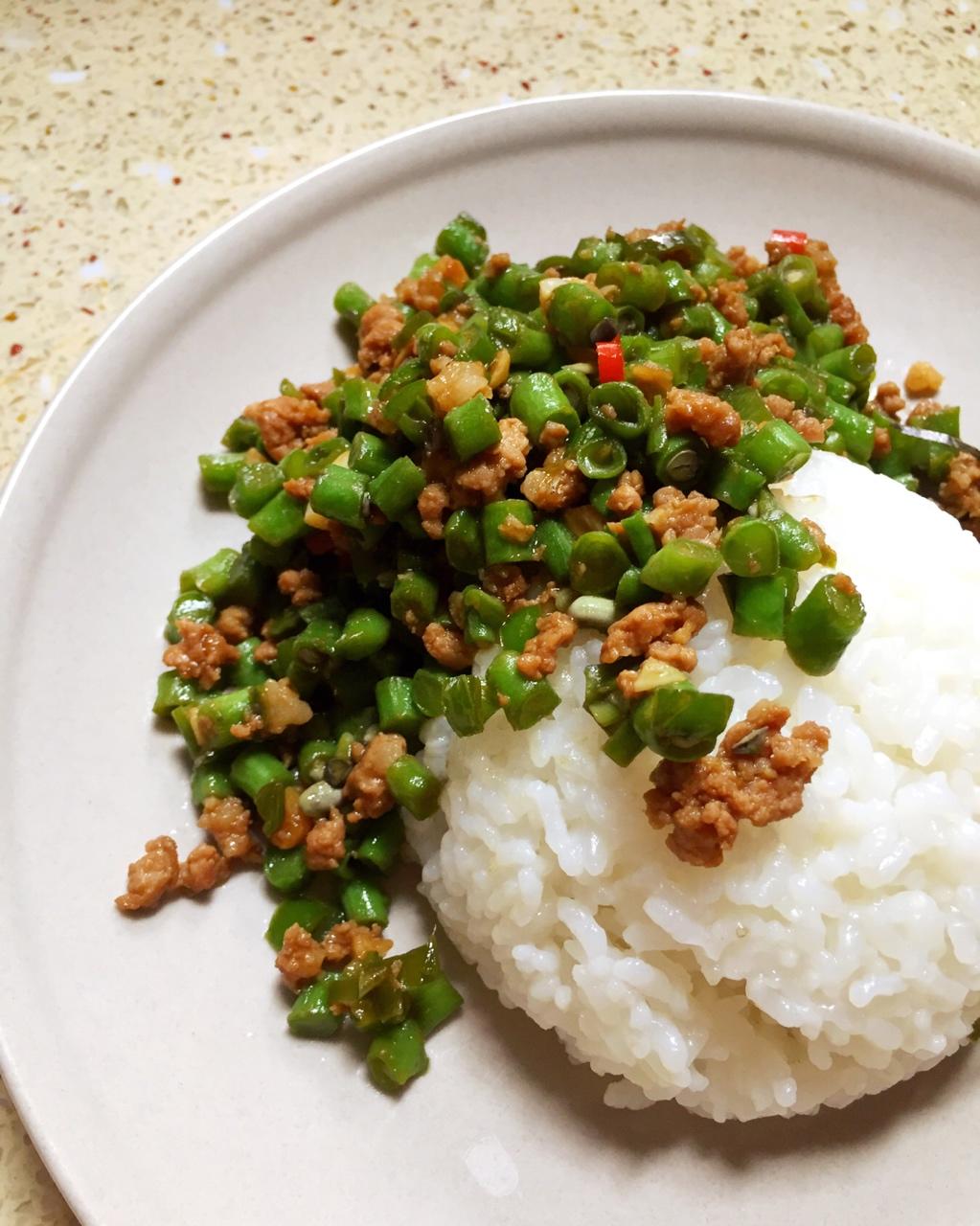 要开火做饭～～家里的味道是外卖01不可比滴～～豇豆肉末盖饭iphone
