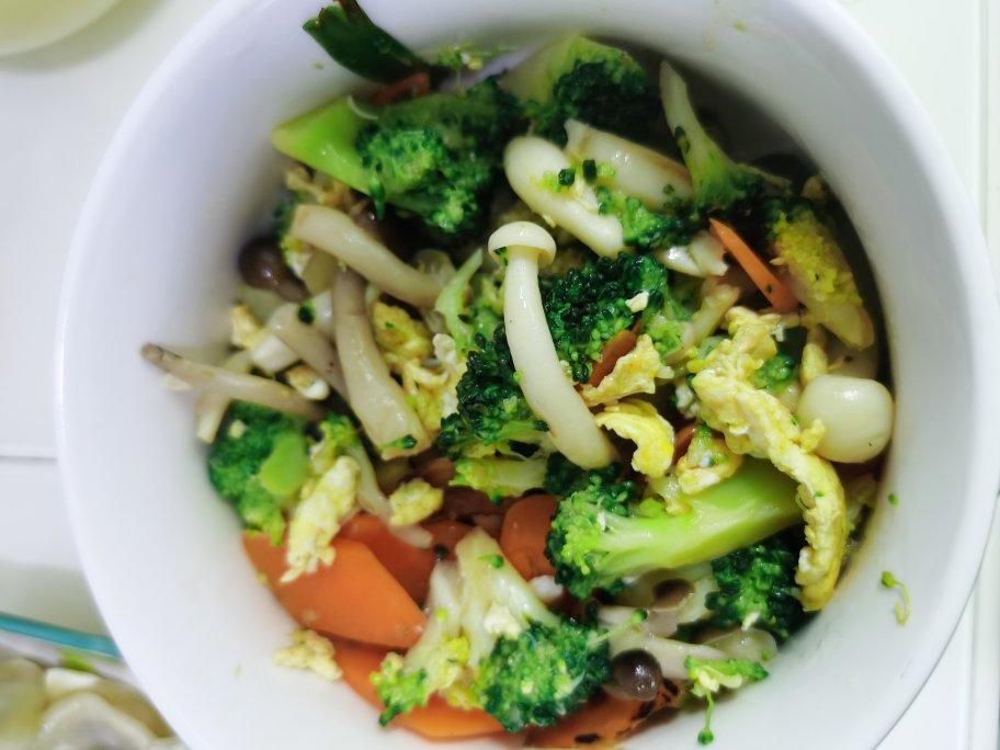 好吃好看‼️还刮油‼️的菌菇炒时蔬